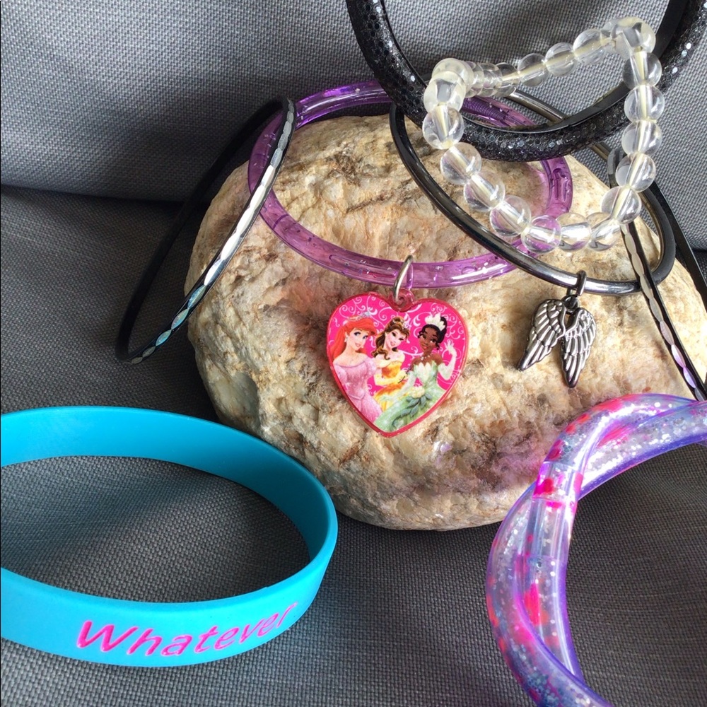 8 Bracelets